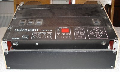 En annan vinkel. Casen har suttit på en nation i Lund och lär ha kostat hutlöst mycket för tre plyfaskivor och två bitar rackskenor.