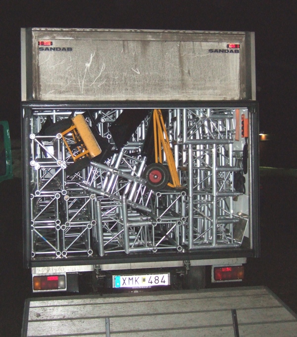 Lilla lastbilen full med tross.