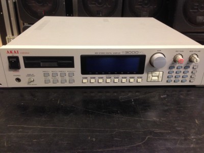 AKAI S3000XL front