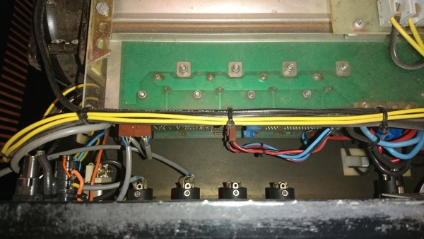 inget på input för 3 och 4. inte ens en klippt kabelstump så jag tror inte det är en mod.